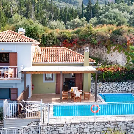 Vilă Erato Nikitas By *